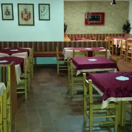 加尔尼恭瑟加酒店 酒店